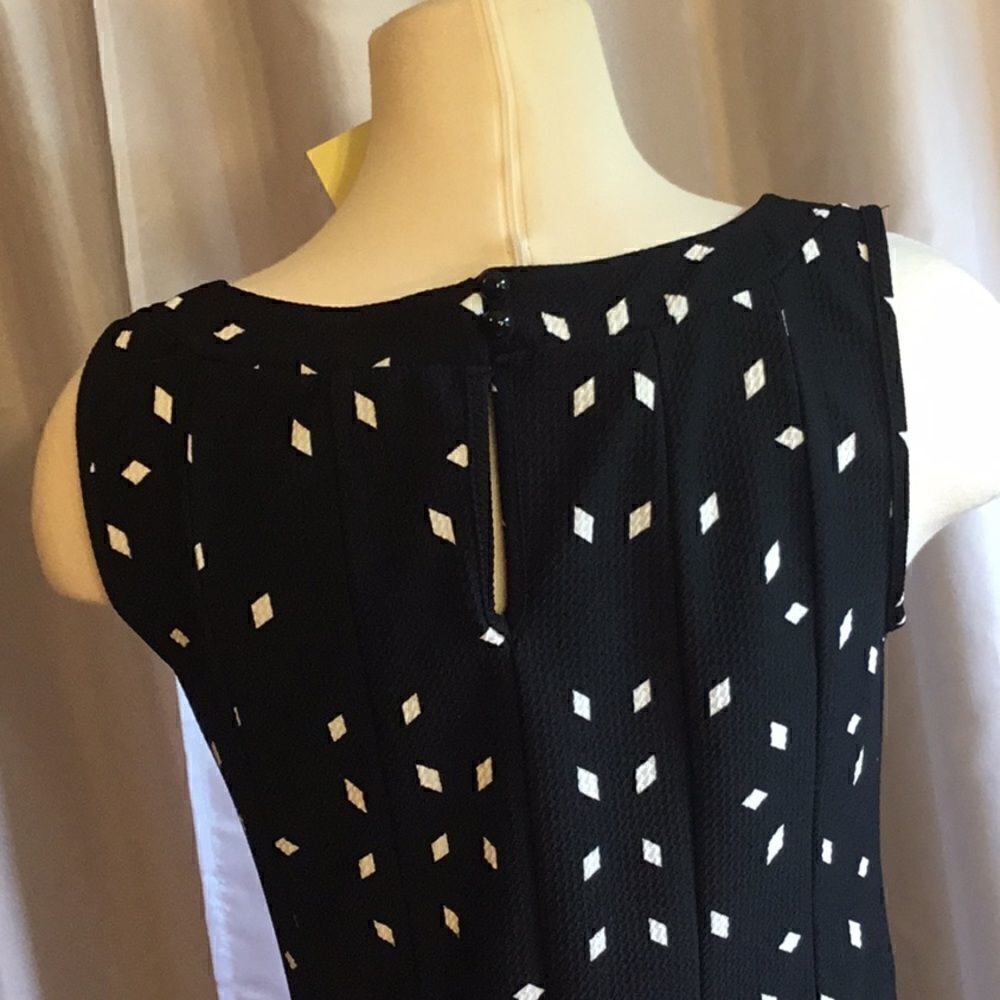 Sleeveless dress in waffle weave poly blend small - Picture 11 of 15